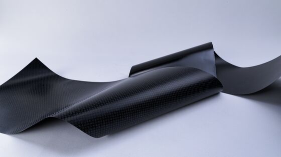 Hochfeste kreuzlaminierte PE-Folie 60F Blasformen Schneiden für modifizierte Bitumen selbstklebende flache Dachabdichtungsbahn